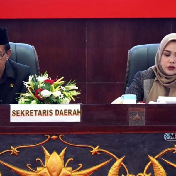 Pj. Sekda Mura Hadiri Rapur Penyampaian Pandangan Umum Fraksi Terhadap Raperda Pertanggungjawaban APBD 2025