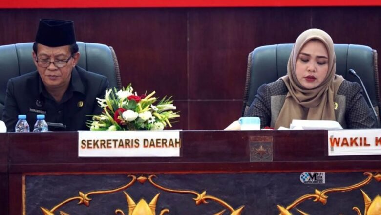 Pj. Sekda Mura Hadiri Rapur Penyampaian Pandangan Umum Fraksi Terhadap Raperda Pertanggungjawaban APBD 2025